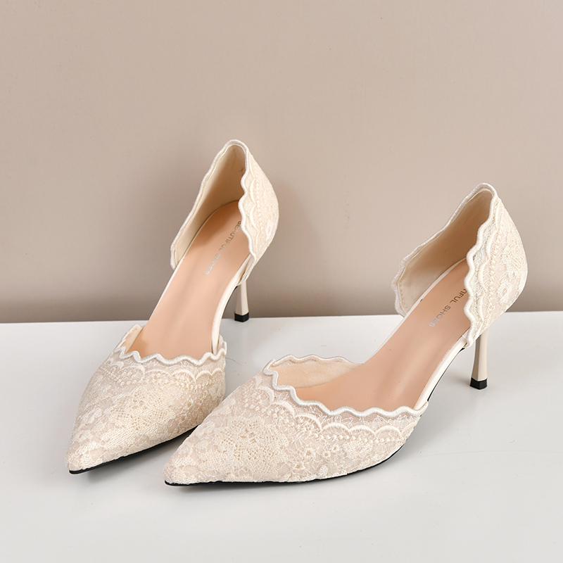 Womens Heels - Koronkowe szpilki z ostrym noskiem damskie