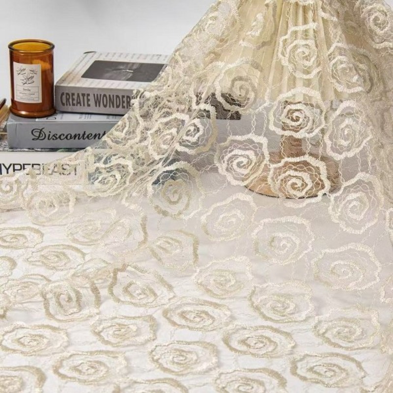 Haftowana tiulowa koronka z ok – Lace Dress recenzja i cena