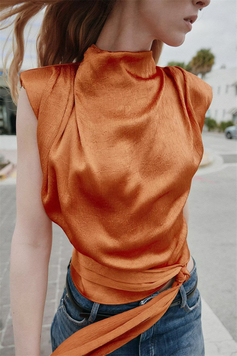 Satynowy krótki top bez rękawó – Silk Blouse recenzja i cena