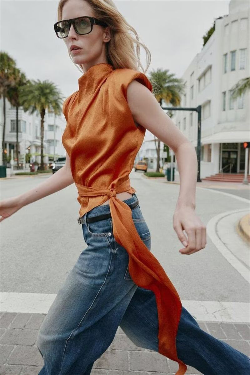 Satynowy krótki top bez rękawó – Silk Blouse recenzja i cena