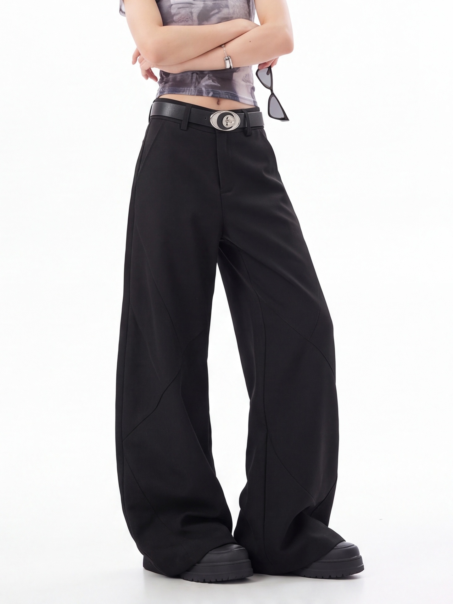 Czarne spodnie z wysokim stane – Tailored Trouser Wide recenzja i cena